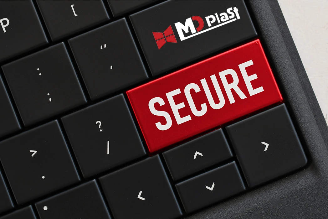 Лаптоп с бутон на клавиатурата "Secure" - Професионална уеб разработка за бизнес нужди и дигитални проекти - УебКома ООД