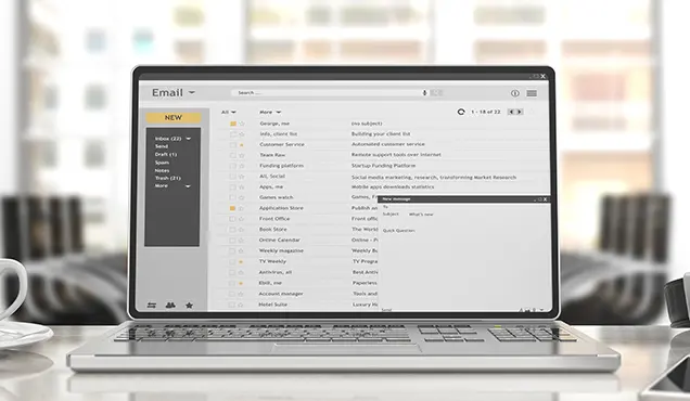 Лаптоп с платформа за имейл маркетинг на дисплея - Професионална уеб разработка за бизнес нужди и дигитални проекти - УебКома ООД